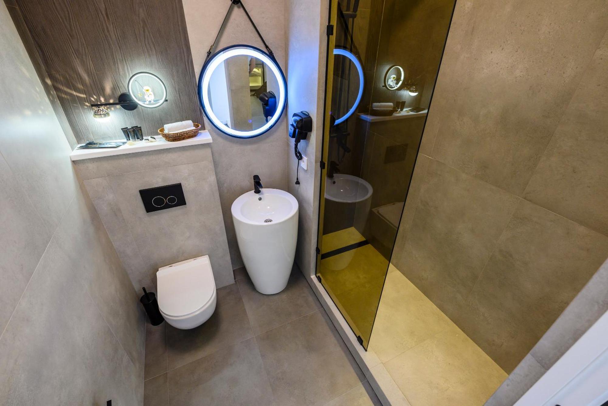 Apartment 5 New Business-class R-house Near Mega Almaty